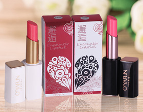 如何鉴别指甲油是否已经干透 如何鉴别指甲油是否已经干透